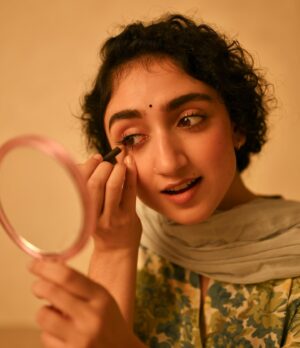 Sanjeeta Bhattacharya Instagram - Bas thodi pagal si. Hehe. 

MUA: @kajalsood 
Styled by: @aanchalrai.1
Photographed by: @adriftinnature 
Hair: @anoop_hairstyles
