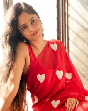 Sanya Thakur Instagram - it’s the love story I wear on my skin. #saree 
.
.
#traditional #indianfashion