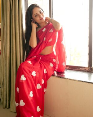 Sanya Thakur Instagram - it’s the love story I wear on my skin. #saree 
.
.
#traditional #indianfashion