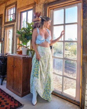 Sara Jean Underwood Instagram - Don’t view the last photo if you’re pruude 😘