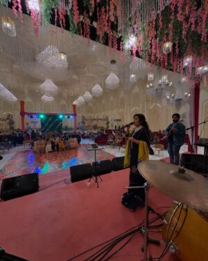 Sara Raza Khan Instagram - Do we Perform for Wedding Shows ??? Yes we do but Only for The Families who are in Love with TRUE Music 🎼 and feel The Essence of Melodies 🎶🧿🥰💕 Lovely Grand Wedding Event for a Beautiful Family ☺️ Loved Sharing my Music for u all 🎼. #sararazakhan #sararazakhanmusic #sara #music