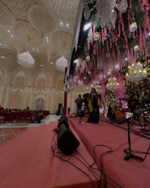 Sara Raza Khan Instagram - Do we Perform for Wedding Shows ??? Yes we do but Only for The Families who are in Love with TRUE Music 🎼 and feel The Essence of Melodies 🎶🧿🥰💕 Lovely Grand Wedding Event for a Beautiful Family ☺️ Loved Sharing my Music for u all 🎼. #sararazakhan #sararazakhanmusic #sara #music