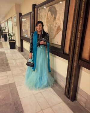 Sara Raza Khan Instagram - Have courage and be Kind . Where there is kindness there is goodness and when there is goodness , there is Magic 🥰Cinderella said it , I hope it’s true though 💕🧿 #cindrellainspired #sararazakhan #postconcert #newyear #concert #music