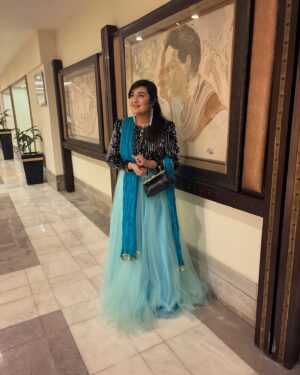 Sara Raza Khan Instagram - Have courage and be Kind . Where there is kindness there is goodness and when there is goodness , there is Magic 🥰Cinderella said it , I hope it’s true though 💕🧿 #cindrellainspired #sararazakhan #postconcert #newyear #concert #music
