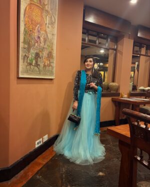 Sara Raza Khan Instagram - Have courage and be Kind . Where there is kindness there is goodness and when there is goodness , there is Magic 🥰Cinderella said it , I hope it’s true though 💕🧿 #cindrellainspired #sararazakhan #postconcert #newyear #concert #music