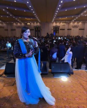 Sara Raza Khan Instagram - HAPPY NEW YEAR 🎉🥳🙋‍♀️💕 “Grand Gala NIGHT  PPA “🥳 Indeed a much needed Party 🎉 Loved Singing every Beat and Melody 🎶 Ladies and Gentlemen ! 🥰 Thank you all for making it yet another Super Successful Concert !!!! #SaraRazaKhan #NewYearConcert #2025
