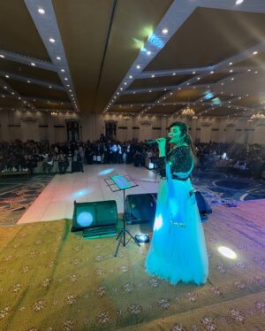 Sara Raza Khan Instagram - HAPPY NEW YEAR 🎉🥳🙋‍♀️💕 “Grand Gala NIGHT  PPA “🥳 Indeed a much needed Party 🎉 Loved Singing every Beat and Melody 🎶 Ladies and Gentlemen ! 🥰 Thank you all for making it yet another Super Successful Concert !!!! #SaraRazaKhan #NewYearConcert #2025