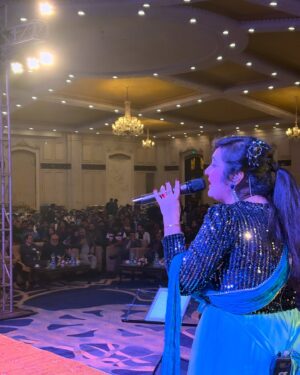 Sara Raza Khan Instagram - HAPPY NEW YEAR 🎉🥳🙋‍♀️💕 “Grand Gala NIGHT  PPA “🥳 Indeed a much needed Party 🎉 Loved Singing every Beat and Melody 🎶 Ladies and Gentlemen ! 🥰 Thank you all for making it yet another Super Successful Concert !!!! #SaraRazaKhan #NewYearConcert #2025