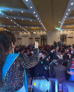 Sara Raza Khan Instagram - HAPPY NEW YEAR 🎉🥳🙋‍♀️💕 “Grand Gala NIGHT  PPA “🥳 Indeed a much needed Party 🎉 Loved Singing every Beat and Melody 🎶 Ladies and Gentlemen ! 🥰 Thank you all for making it yet another Super Successful Concert !!!! #SaraRazaKhan #NewYearConcert #2025