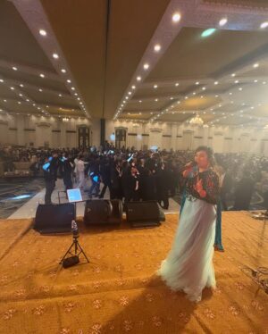 Sara Raza Khan Instagram - HAPPY NEW YEAR 🎉🥳🙋‍♀️💕 “Grand Gala NIGHT  PPA “🥳 Indeed a much needed Party 🎉 Loved Singing every Beat and Melody 🎶 Ladies and Gentlemen ! 🥰 Thank you all for making it yet another Super Successful Concert !!!! #SaraRazaKhan #NewYearConcert #2025