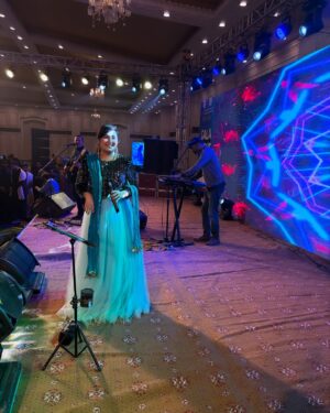 Sara Raza Khan Instagram - HAPPY NEW YEAR 🎉🥳🙋‍♀️💕 “Grand Gala NIGHT  PPA “🥳 Indeed a much needed Party 🎉 Loved Singing every Beat and Melody 🎶 Ladies and Gentlemen ! 🥰 Thank you all for making it yet another Super Successful Concert !!!! #SaraRazaKhan #NewYearConcert #2025
