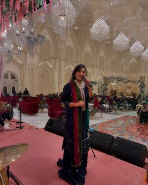 Sara Raza Khan Instagram - Do we Perform for Wedding Shows ??? Yes we do but Only for The Families who are in Love with TRUE Music 🎼 and feel The Essence of Melodies 🎶🧿🥰💕 Lovely Grand Wedding Event for a Beautiful Family ☺️ Loved Sharing my Music for u all 🎼. #sararazakhan #sararazakhanmusic #sara #music