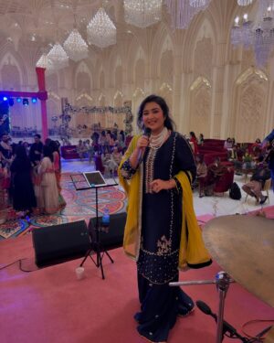 Sara Raza Khan Instagram - Do we Perform for Wedding Shows ??? Yes we do but Only for The Families who are in Love with TRUE Music 🎼 and feel The Essence of Melodies 🎶🧿🥰💕 Lovely Grand Wedding Event for a Beautiful Family ☺️ Loved Sharing my Music for u all 🎼. #sararazakhan #sararazakhanmusic #sara #music