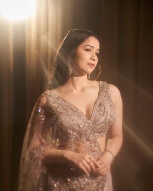 Sara Tendulkar Instagram - Sangeet ready🕺🏻✨

Wearing @dollyjstudio
Earrings & ring @karishma.joolry 
Bracelet @karnikajewelshyd @ascend.rohank 

Styled by @ekalakhani 
Style team @itsfatimabaluch @arzoonagraik @deepikatiwarii
Hair @bismitaghatani @maisalonbandra 
Makeup by 🙋🏻‍♀️
Photographed by @dieppj