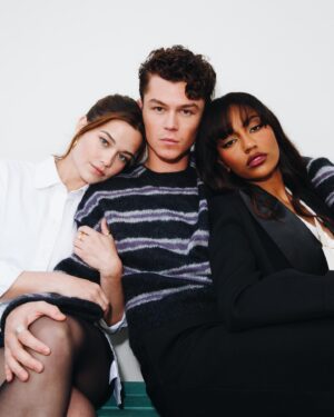 Sarah Catherine Hook Instagram - The holy trinity. All episodes of Cruel Intentions are out now.

📷: @tyrellhampton