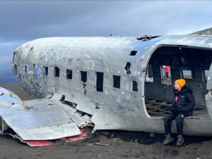Sarah Felberbaum Instagram - ICELANDIC PHOTODUMP 

La prima foto riassume la mia reazione alla notizia. Tutte le altre sono un riassunto di quanto sia bello viaggiare e vedere il mondo insieme a quel biondo lì. Che amiamo un po’ tutti. (Si si è anche vostro, lo amate anche voi bla bla bla 😂) 
Spero di avervi regalato un po’ di bellezza e se potete, andate a scoprire questa terra meravigliosa.
