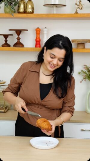Sarah Hussain Instagram - Viral Croissant @magnum.india , from Italy to your kitchen 🥰 
Super easy, and very tasty, try it to believe it 😌 #ZingyZest #crossaint #Magnum #Viral #Reel #Trending