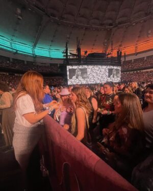 Sarah Levy Instagram - Thank you @taylorswift for the most epic night with arms full of friendship bracelets ✨
