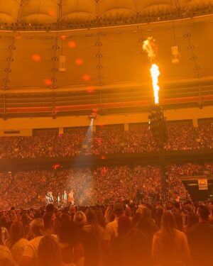 Sarah Levy Instagram - Thank you @taylorswift for the most epic night with arms full of friendship bracelets ✨