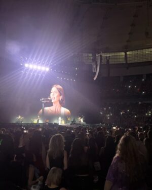 Sarah Levy Instagram - Thank you @taylorswift for the most epic night with arms full of friendship bracelets ✨