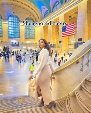 Sarah Sarosh Instagram - Luck happens to those who make things happen for themselves ✨ 
My entire year of 2024 was like sitting in one big rollercoaster. Everyday that something phenomenal would happen, the next day I’d hear something so bad it would chip a piece of my armour ❤️‍🩹
But everyday I’d pick myself up, because zindagi bahot lambi hai aur give up karna option nahi hai🫂 
#2024wrapup