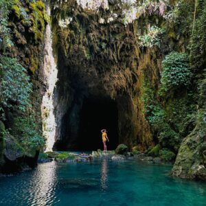 Sarah Sarosh Instagram - Oh Meghalaya, you have my heart💕
Beauty so untouched, my eyes could not have enough! ✨
Definitely a highlight trip of 2024 for me - Full vlog on my Youtube Channel🫶🏽
•
We stayed at @courtyardshillong that had the best, most courteous staff & delicious spread of food   the location is right in the markets of Shillong and a 5 min drive to Ward’s lake where you spot the stunning Cherry Blossoms 🌸 
•
•
•
#Meghalaya #travelWsar #2024travels #northeastindia #naturetravel #northeast #hosted #marriott #marriottbonvoy #marriottpartner