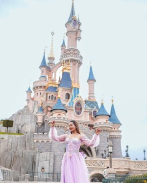 Sarah Sarosh Instagram - made my princess dreams at Disneyland come true🦋👸🏽✨
Thankyou @josecube_official_page for making this beautiful gown! It was PERFECT💕😍
•
Shot by @sou_in_paris ✨
Edited by @amit_dey_photography ✨
•
Tickets for Disneyland booked via @headout ✨
•
•
#SarahinParis #TravelWSar #DisneylandParis
