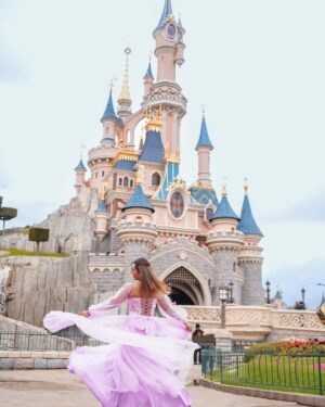 Sarah Sarosh Instagram - made my princess dreams at Disneyland come true🦋👸🏽✨
Thankyou @josecube_official_page for making this beautiful gown! It was PERFECT💕😍
•
Shot by @sou_in_paris ✨
Edited by @amit_dey_photography ✨
•
Tickets for Disneyland booked via @headout ✨
•
•
#SarahinParis #TravelWSar #DisneylandParis