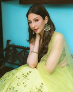 Actress Saumya Tandon HD Photos and Wallpapers January 2025