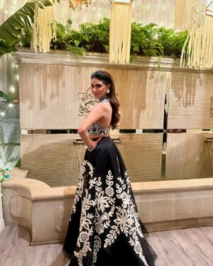 Sauraseni Maitra Instagram - Diwali festivities begin with my favourite favourite @manishmalhotra05 ‘s Oh-So-Amazing home! Lived and loved every bit of my Cinderella moment 💃🏻Thank you for the love , the warmth and the FUN! I love you MM ♥️💋

@manishmalhotra05 @manishmalhotraworld