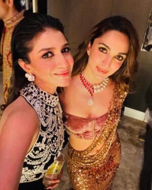 Sauraseni Maitra Instagram - Diwali festivities begin with my favourite favourite @manishmalhotra05 ‘s Oh-So-Amazing home! Lived and loved every bit of my Cinderella moment 💃🏻Thank you for the love , the warmth and the FUN! I love you MM ♥️💋

@manishmalhotra05 @manishmalhotraworld