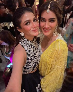 Sauraseni Maitra Instagram - Diwali festivities begin with my favourite favourite @manishmalhotra05 ‘s Oh-So-Amazing home! Lived and loved every bit of my Cinderella moment 💃🏻Thank you for the love , the warmth and the FUN! I love you MM ♥️💋

@manishmalhotra05 @manishmalhotraworld