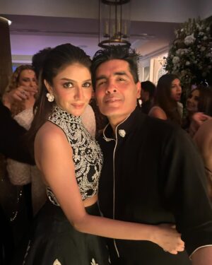 Sauraseni Maitra Instagram - Diwali festivities begin with my favourite favourite @manishmalhotra05 ‘s Oh-So-Amazing home! Lived and loved every bit of my Cinderella moment 💃🏻Thank you for the love , the warmth and the FUN! I love you MM ♥️💋

@manishmalhotra05 @manishmalhotraworld