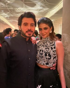 Sauraseni Maitra Instagram - Diwali festivities begin with my favourite favourite @manishmalhotra05 ‘s Oh-So-Amazing home! Lived and loved every bit of my Cinderella moment 💃🏻Thank you for the love , the warmth and the FUN! I love you MM ♥️💋

@manishmalhotra05 @manishmalhotraworld