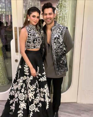 Sauraseni Maitra Instagram - Diwali festivities begin with my favourite favourite @manishmalhotra05 ‘s Oh-So-Amazing home! Lived and loved every bit of my Cinderella moment 💃🏻Thank you for the love , the warmth and the FUN! I love you MM ♥️💋

@manishmalhotra05 @manishmalhotraworld