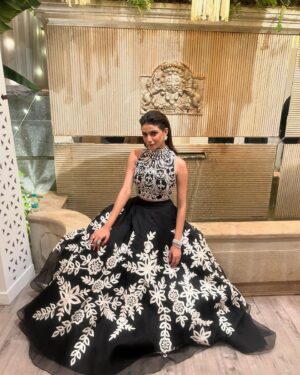 Sauraseni Maitra Instagram - Diwali festivities begin with my favourite favourite @manishmalhotra05 ‘s Oh-So-Amazing home! Lived and loved every bit of my Cinderella moment 💃🏻Thank you for the love , the warmth and the FUN! I love you MM ♥️💋

@manishmalhotra05 @manishmalhotraworld