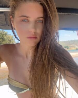 Savannah Clarke Instagram - R I V E R 
L I F E
________________________________

The river has been a big part of my life growing up. It’s amazing how a place, music and the people around you is ingrained in you for life. Always a happy place. Good to be home over the holidays. Australia we  are super lucky to have you. Happy holidays everyone.
__________________________________
#HappyHolidays #ChristmasTime #FamilyAndFriends #GroundedLife #Australia #RiverLife #LocalPizzaPlace #HawkesburyRiver #RiverFamily  #NoMakeupDays #CabinLife #BikinniAllDay#AustralianNature #FoilBoard #Surfing #Malibu #GoodFood #FreshFood #BrotherSisterTime #ILoveAustralia
____________________________________