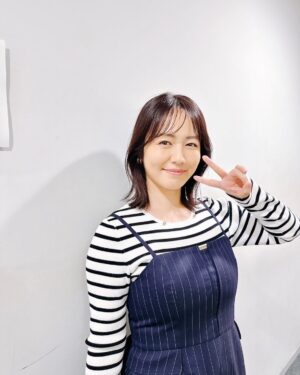 Sayaka Isoyama Instagram - 先日
出演させていただいた
関西テレビ「ウラマヨ！」

ボーダーニット&ワンピース @jusglitty_official

ブラウス&パンツ @arpege_story