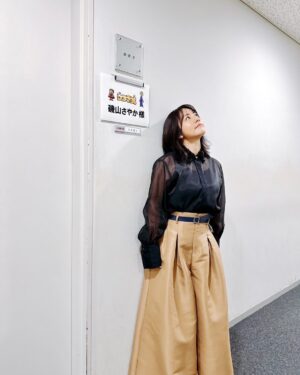 Sayaka Isoyama Instagram - 先日
出演させていただいた
関西テレビ「ウラマヨ！」

ボーダーニット&ワンピース @jusglitty_official

ブラウス&パンツ @arpege_story