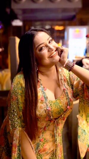 Sayantani Guhathakurta Instagram - Vibing 💛✌️
#reels #reelsinstagram #reellove #reelvideo #reeitfeelit #reelkarofeelkaro #reelkorbofeelkorbo #trending #boireeltime 

Outfit - @labelanitas