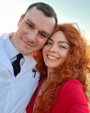Scarlett Hefner Instagram - There’s more chemistry in the lab than just sugar, spice, and everything nice with Miss Bellum and the Professor… Happy Halloween from our family to yours!🎃🧡