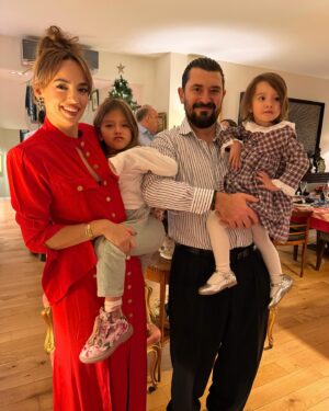 Seda Bakan Instagram - Herkese sağlıklı, mutlu ve huzur dolu bir sene diliyorum 🎄❤️

I wish everyone a healthy, happy and peaceful new year 🎄❤️