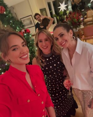 Seda Bakan Instagram - Herkese sağlıklı, mutlu ve huzur dolu bir sene diliyorum 🎄❤️

I wish everyone a healthy, happy and peaceful new year 🎄❤️