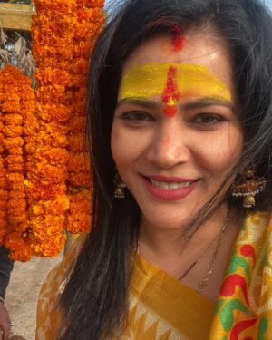 Seema Singh Instagram - ॐ नमो भगवते वशुदेवाय नमः 😇
विष्णु जी के दर्शन से नए साल की शुरुवात 🛕 🙏😇
#happynewyear2025 
.
.
.
.
#photooftheday #newyear #newday #trending #vishnudham #samas #barbigha #pics #family #bihar