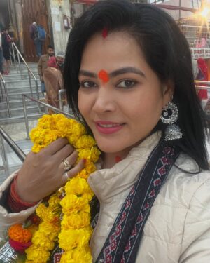 Seema Singh Instagram - जय श्री राम 🙏😇
महावीर मंदिर पटना 📍
.
.
.
.
.
.
#jaishreeram #saturday #patna #photooftheday #trending  #jaibajrangbali #jaihanuman #blessed