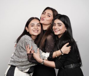 Sehar Khan Instagram - Underrated IT girls 💅

Episode 3 of our Roundtable Series will go live on the 12th of August, 3pm on Mashion’s YouTube channel 🎬🤍 @mashionpk