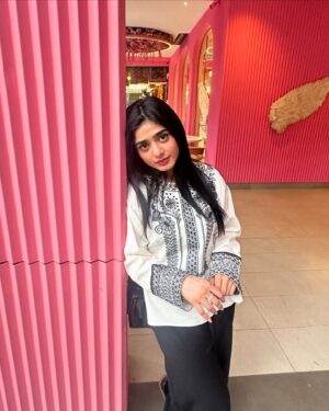 Sehar Khan Instagram - Ting Tong! It's jafaa time at 8 pm don’t miss out love you all🫶

#humtv #debu #8pm #jafaa