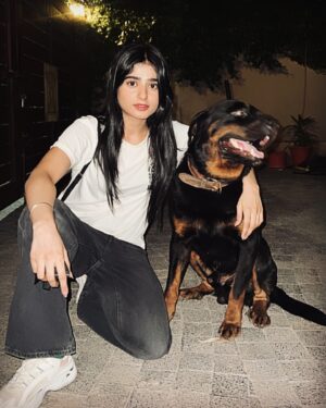 Sehar Khan Instagram - running to you after pack up🐶