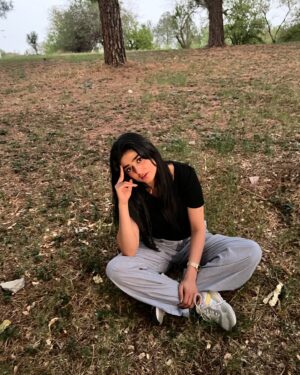 Sehar Khan Instagram - Random photo dump from my phone because Jackie and Carlo are too cute to stay hidden 🐾❤️

And yes i’m up early🙃blame the early call time🤷🏻‍♀️
GOOD MORNING