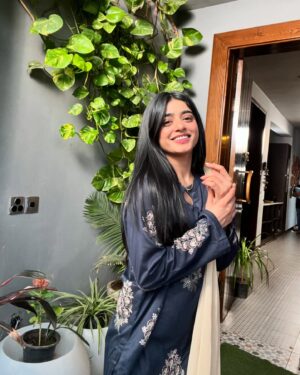 Sehar Khan Instagram - Drama, emotions and endless twists - don’t miss the new episode tonight at 8pm ❤️ 

so what do you think of jafaa so far?🤔
#jafaa #humtv #friday 
@humtvpakistanofficial 

@blackbeiger 
@meeralofficial